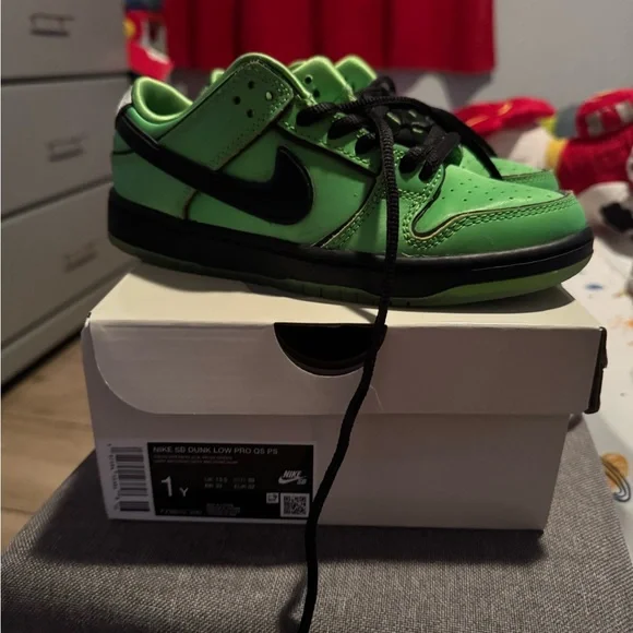 Nike Kids Lime Green and Black Sneakers